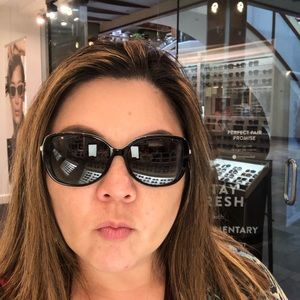 Meet your Posher, Caroline